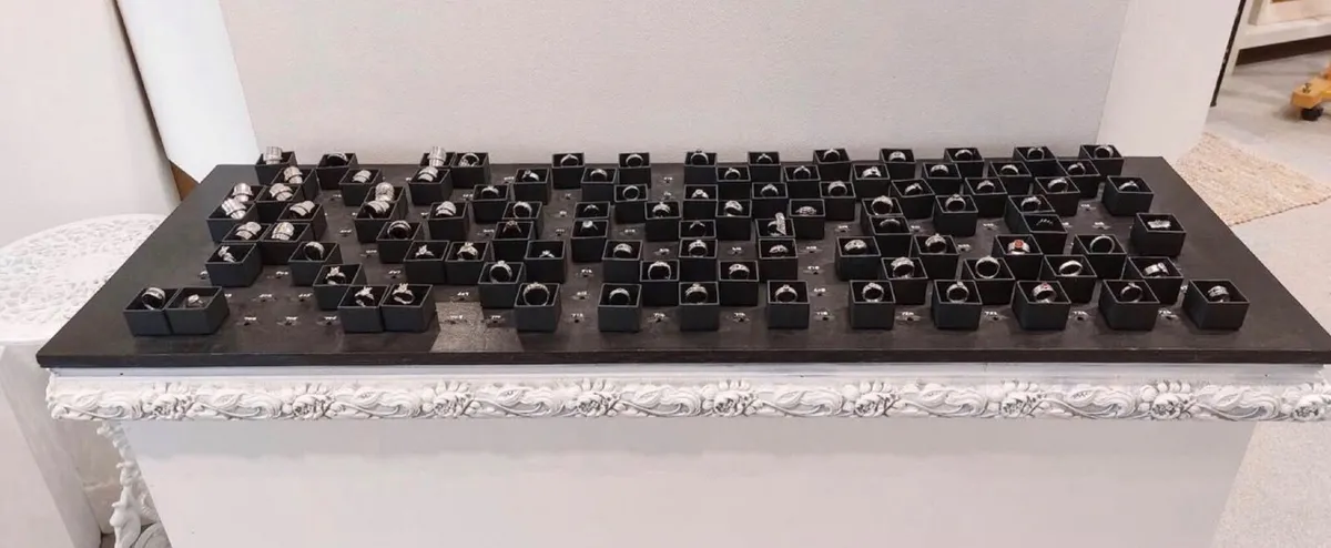 Jewellery display - Image 1