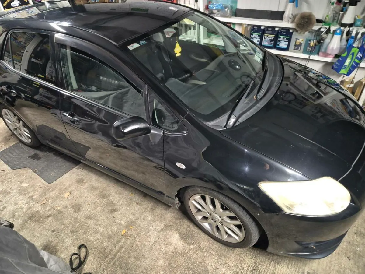 KITTED AURIS nct 2027 tax low km - Image 2