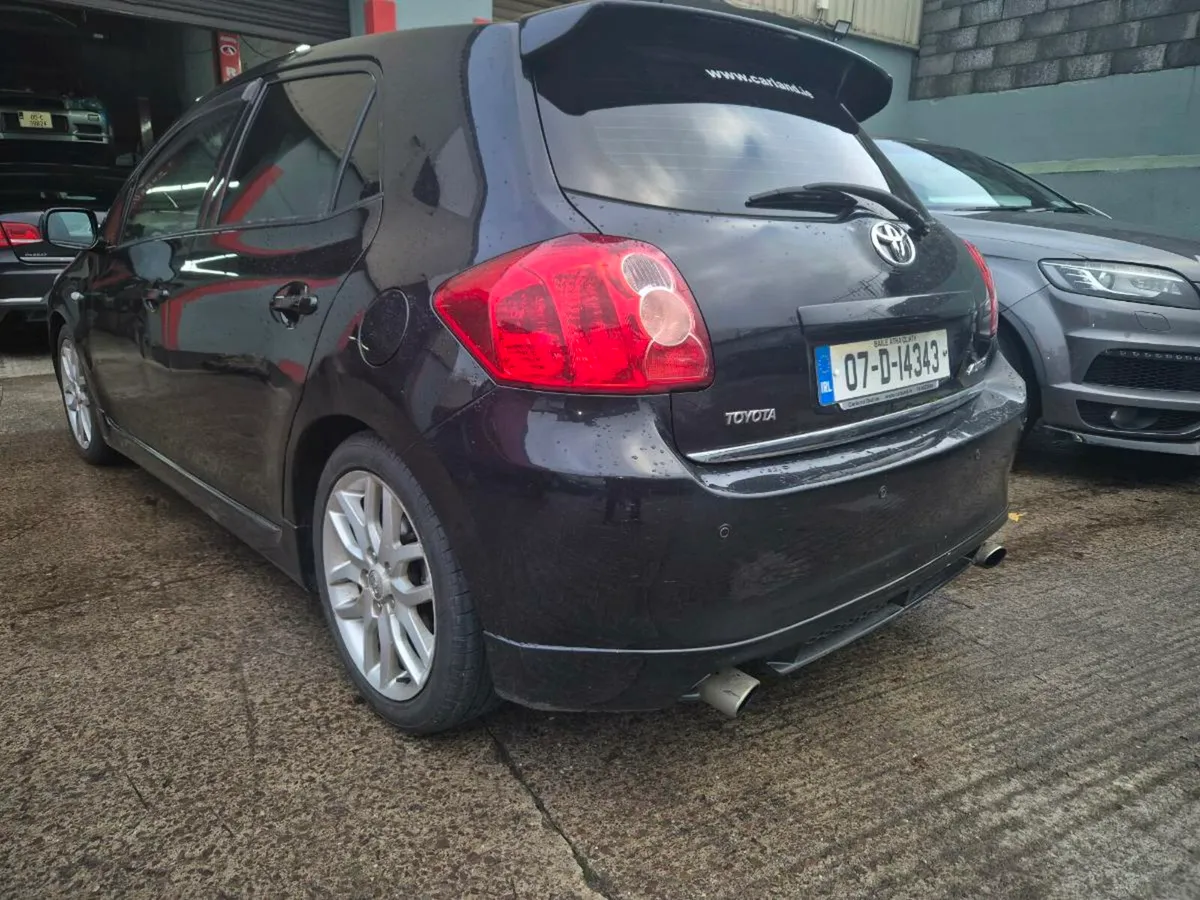 KITTED AURIS nct 2027 tax low km - Image 4