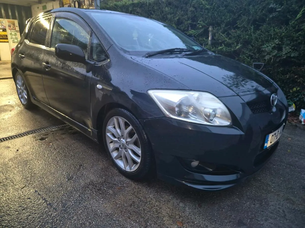 KITTED AURIS nct 2027 tax low km - Image 1