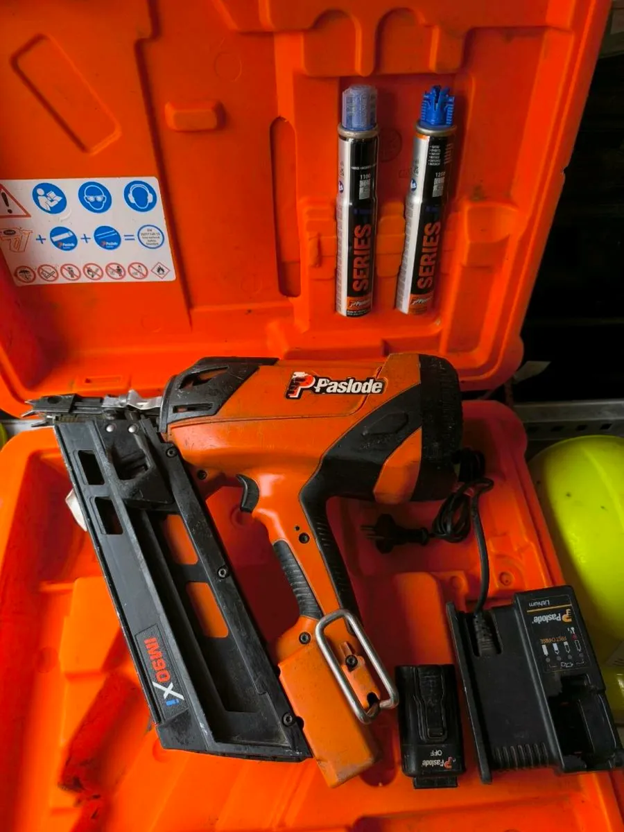 Paslode PPN 50Ci 
Baterry charger in carry case - Image 1
