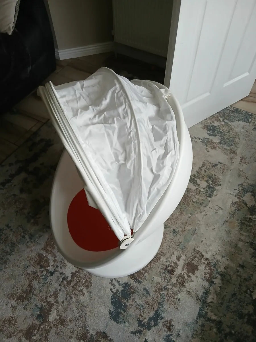 Childs swivel egg chair - Image 2