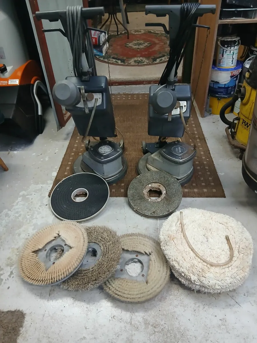 Floor scrubbing machines