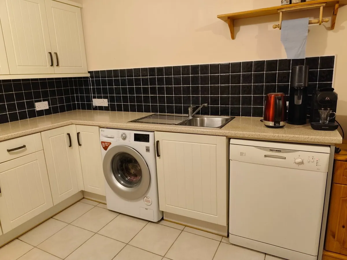 Kitchen Unit - Image 2