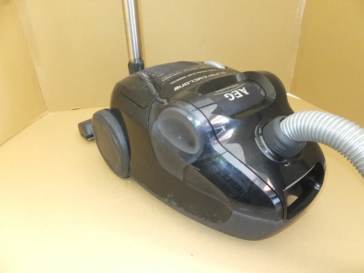 ELECTROLUX vacuum cleaner - Image 2