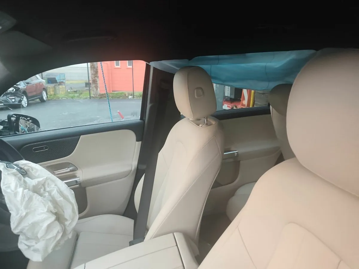 251 Mercedes glb auto 7seats - Image 2