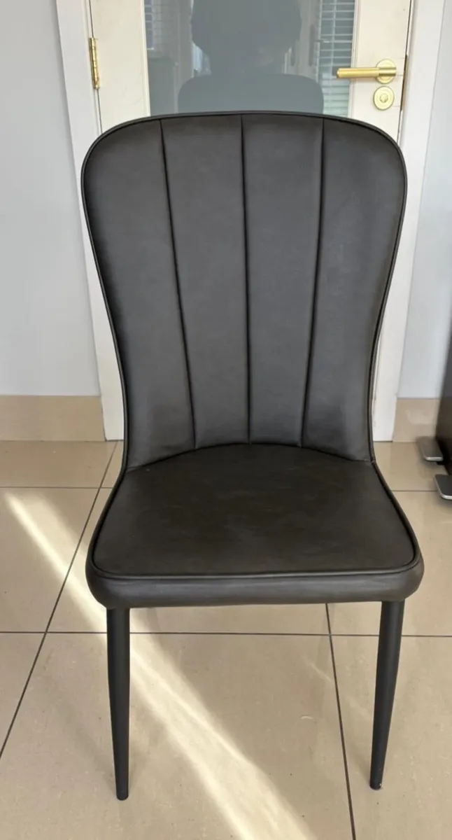 Chairs x 4 - Image 1