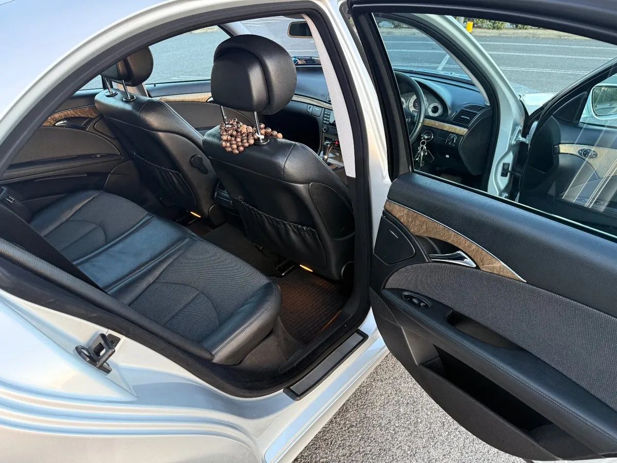 Mercedes-Benz E-Class 2008 - Image 3