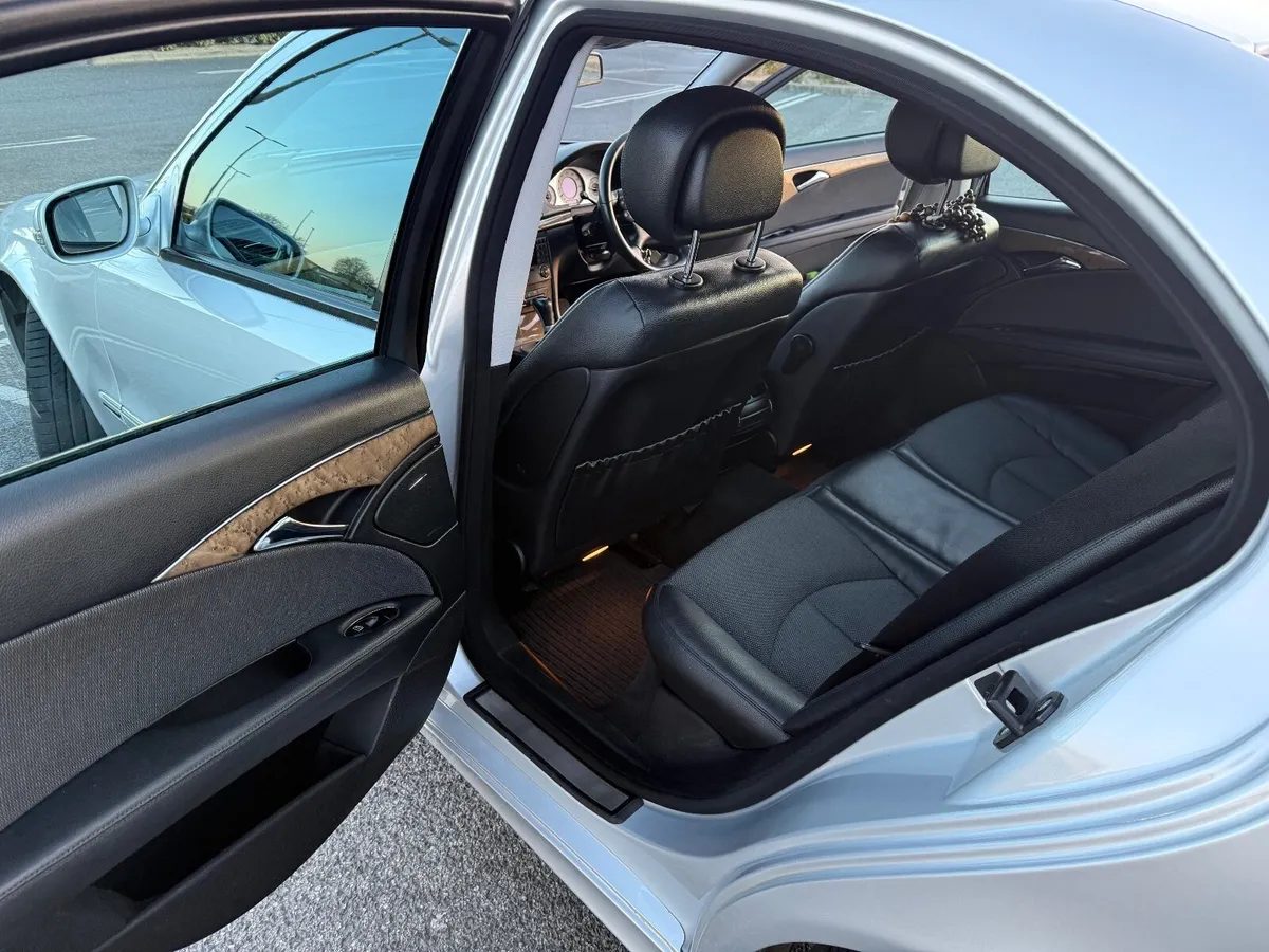 Mercedes-Benz E-Class 2008 - Image 4