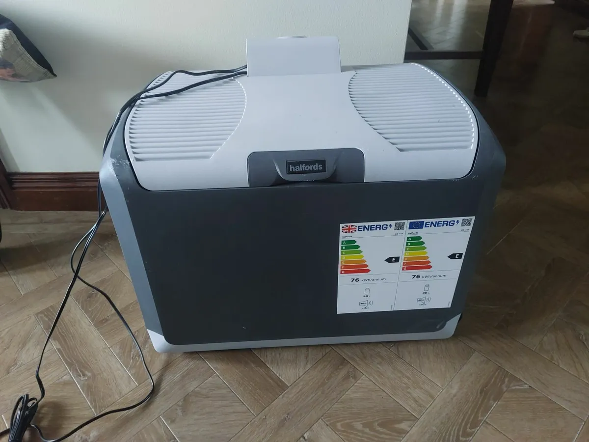 Portable mini Fridge - Image 1