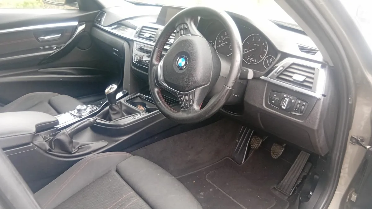 BMW 3-Series 2017 - Image 4