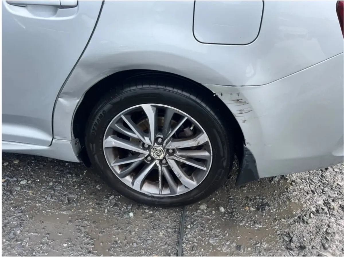 152 toyota avensis 2.0 dsl high spec drive away - Image 3