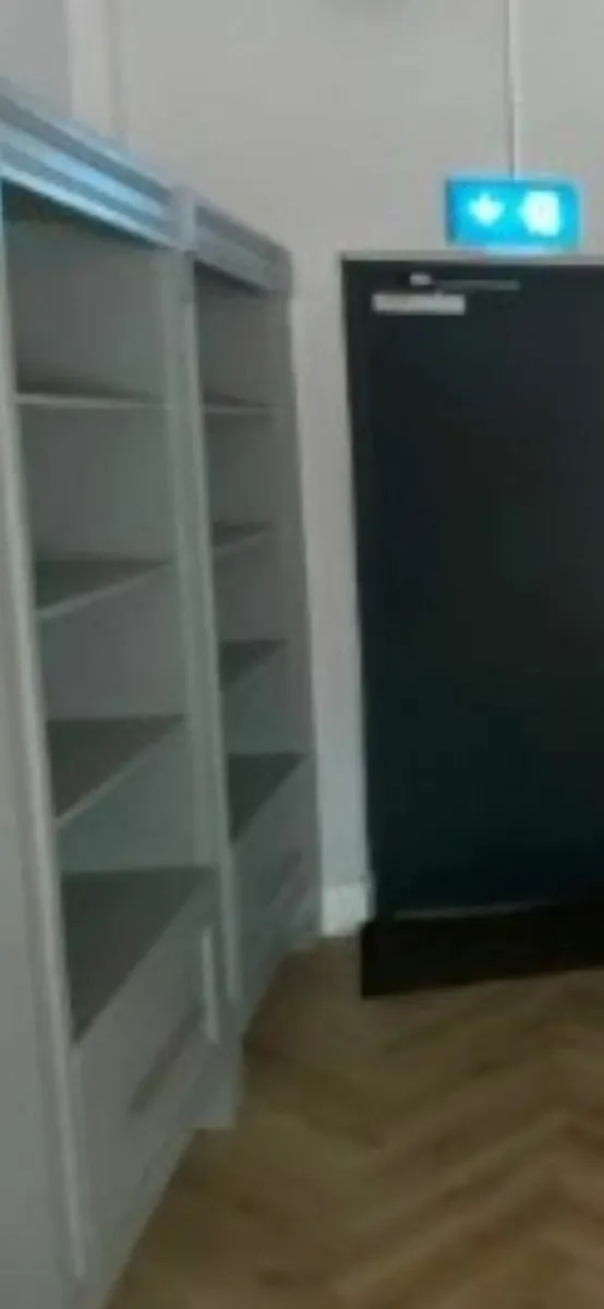 Marble island and 2 large units - Image 1