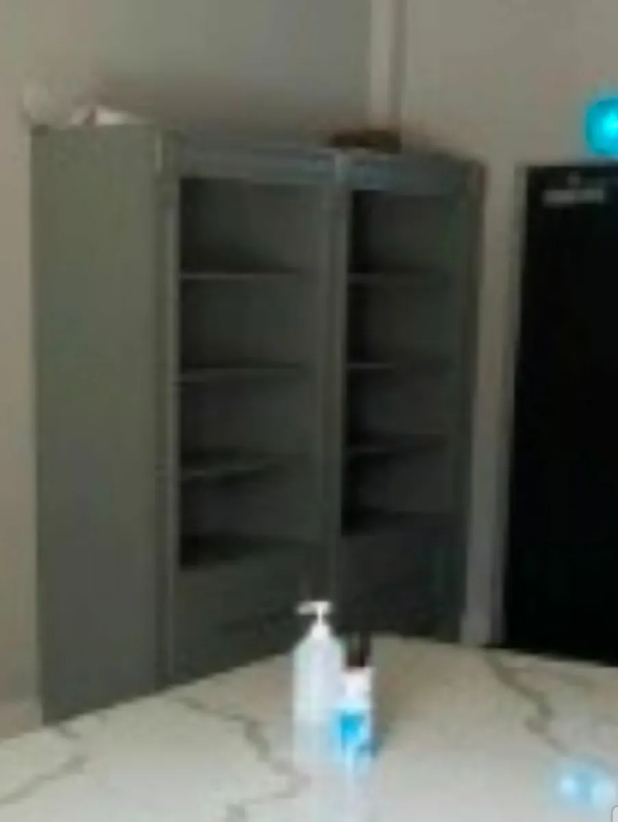 Marble island and 2 large units - Image 3