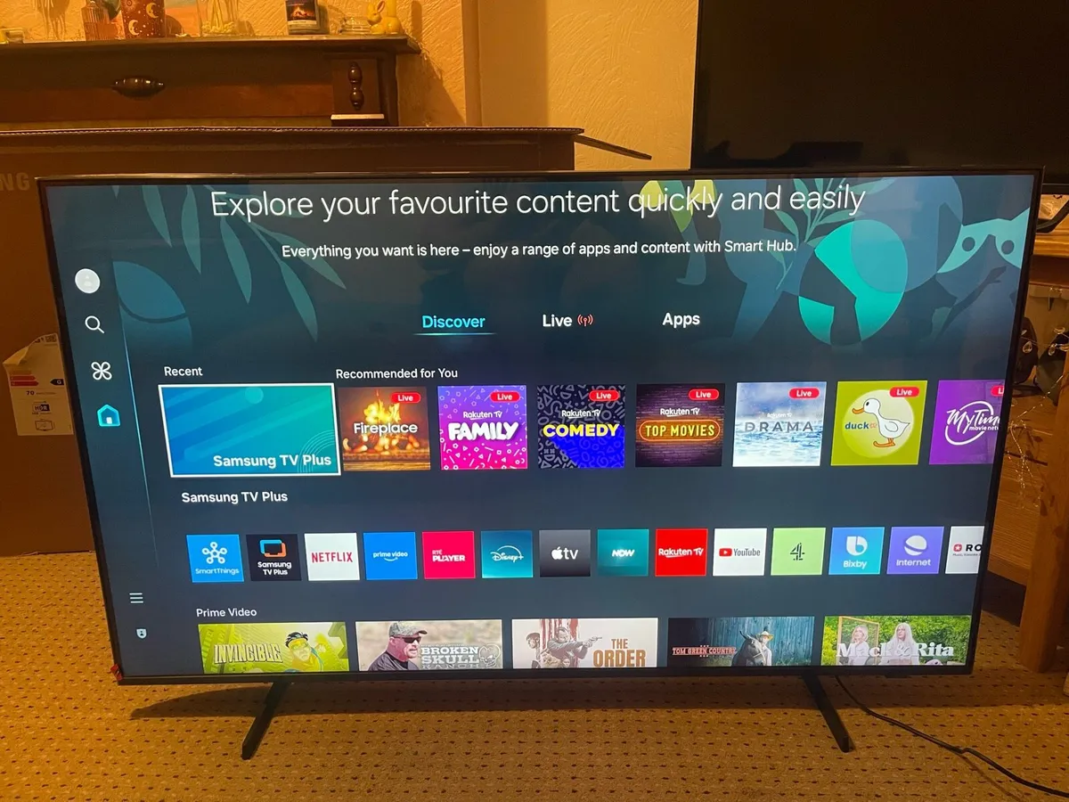 50” smart TV (CRYSTAL UHD DU7100) - Image 1