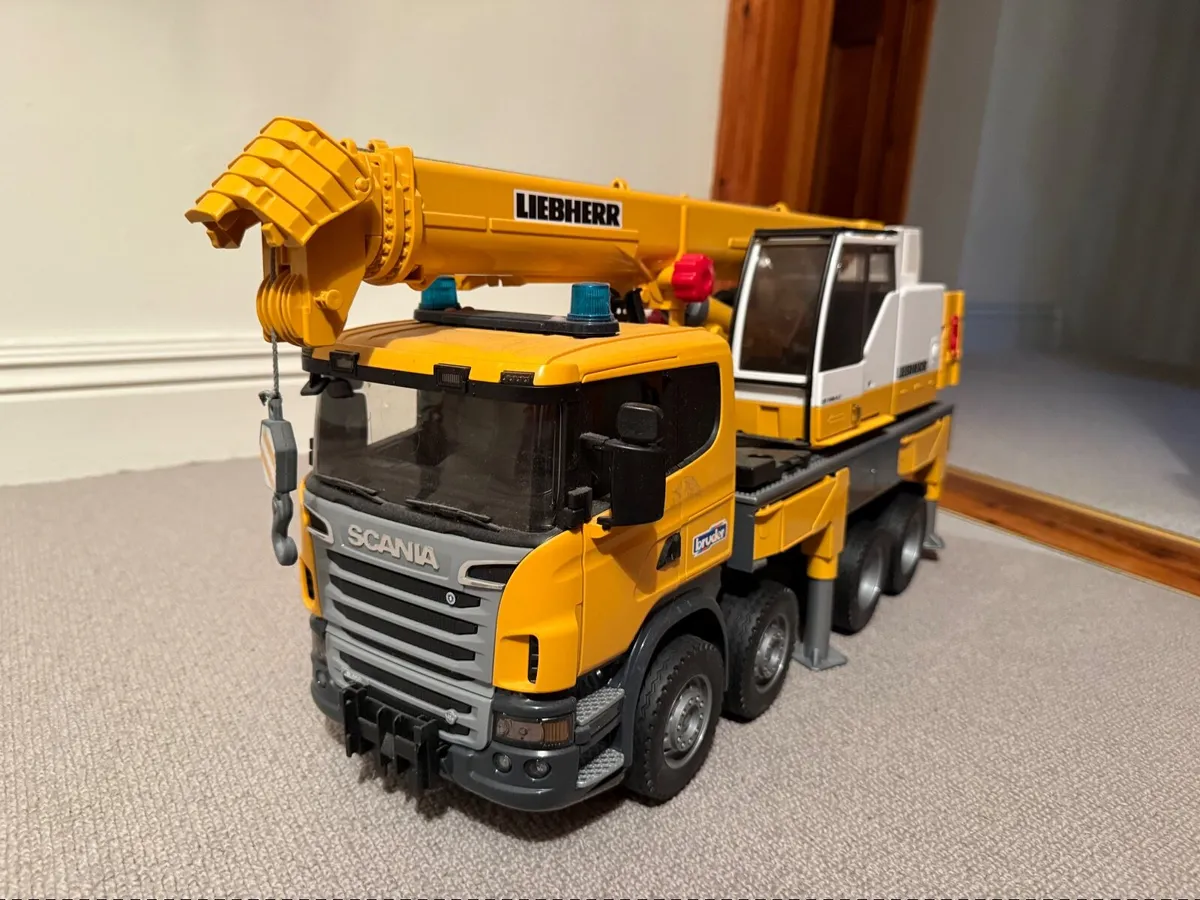 Bruder Scania Super 560R Liebherr Crane Truck - Image 3