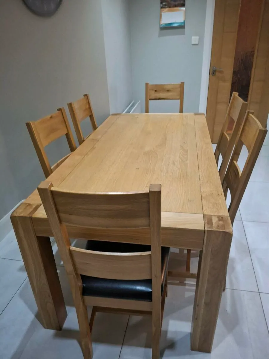 Dining table and 6 chairs - Image 2
