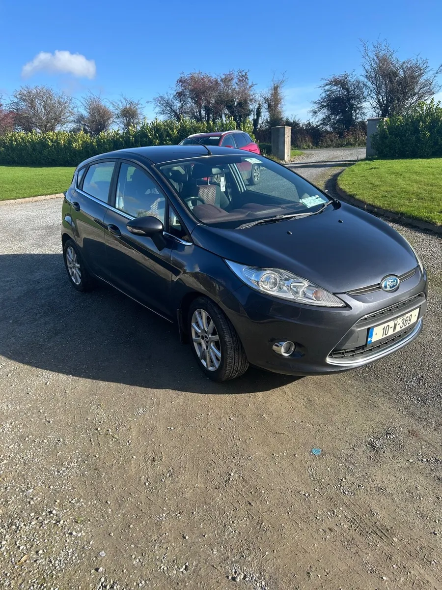 Ford Fiesta 2010 - Image 1