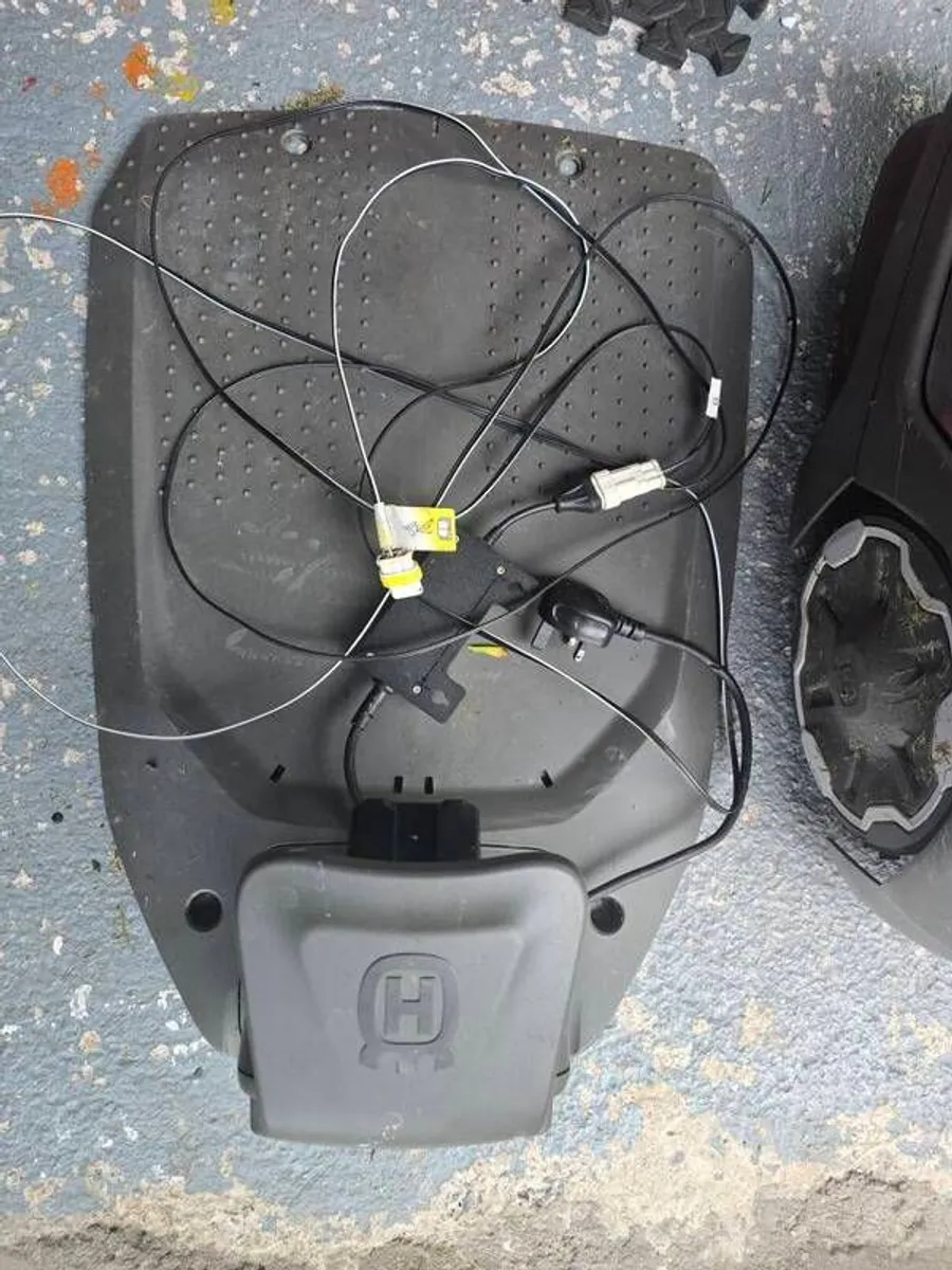 Husqvarna Aspire R4 Robot Mower - Image 4