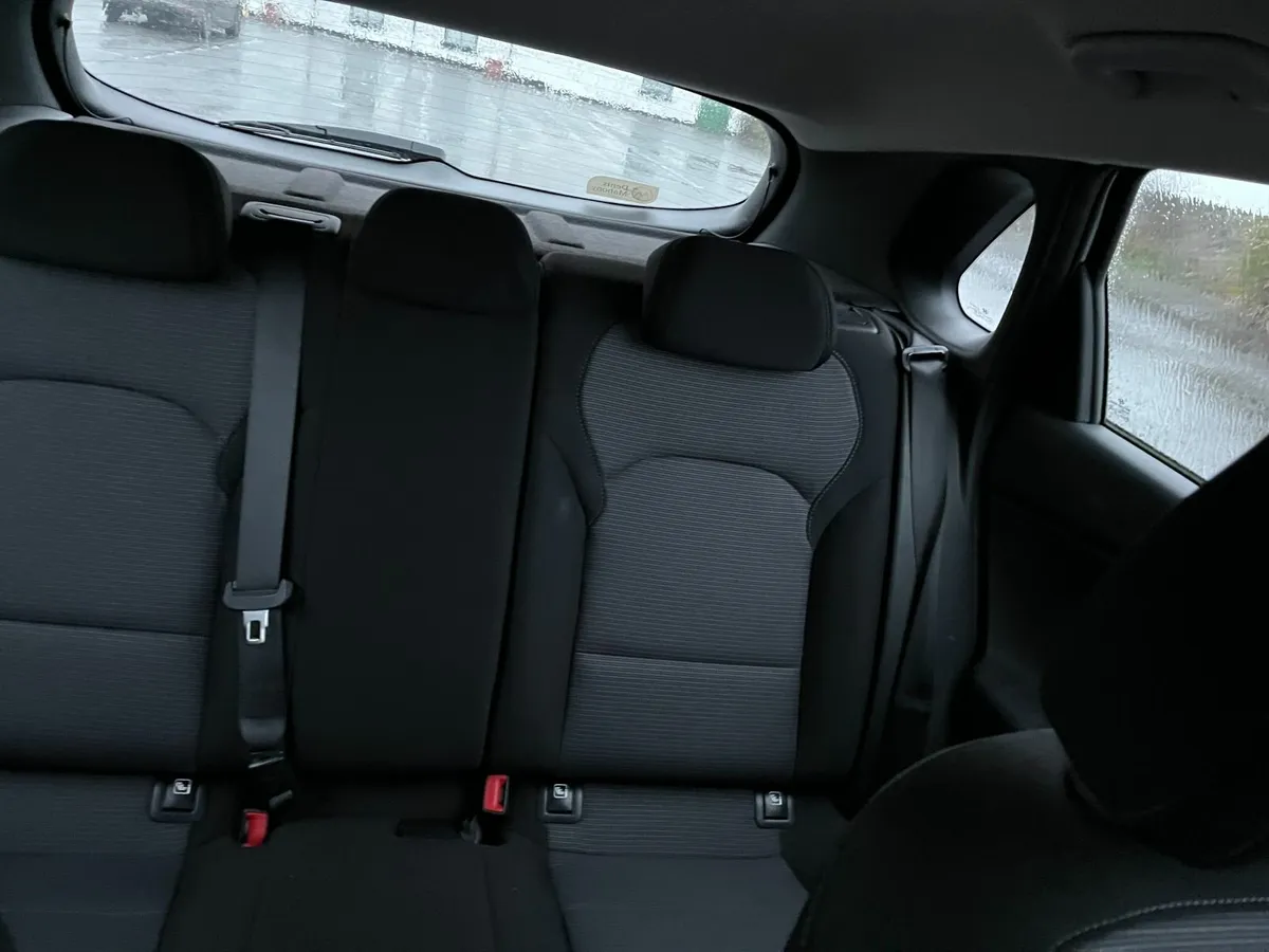 Hyundai i30 Deluxe 1.6L Diesel Automatic - Image 3