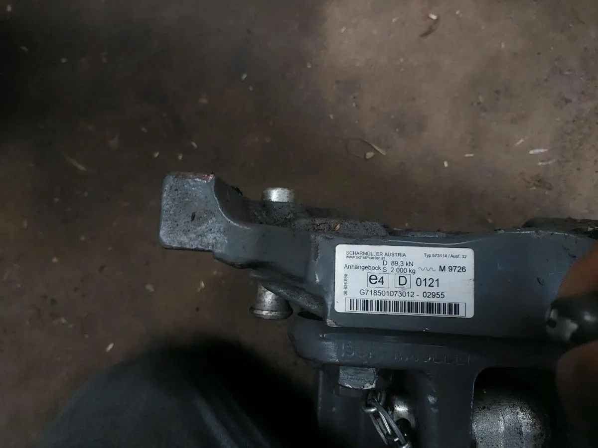 Genuine Fendt midmounted ball hitch (ladder hitch) - Image 2