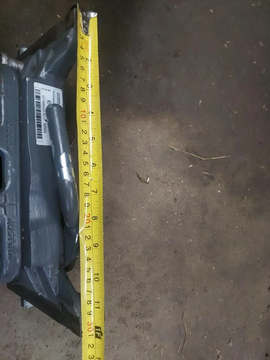 Genuine Fendt midmounted ball hitch (ladder hitch) - Image 3