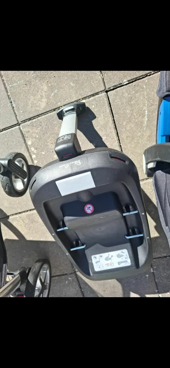 3 in 1 Travel System. Buggy Pram, Carseat, Isofix - Image 2