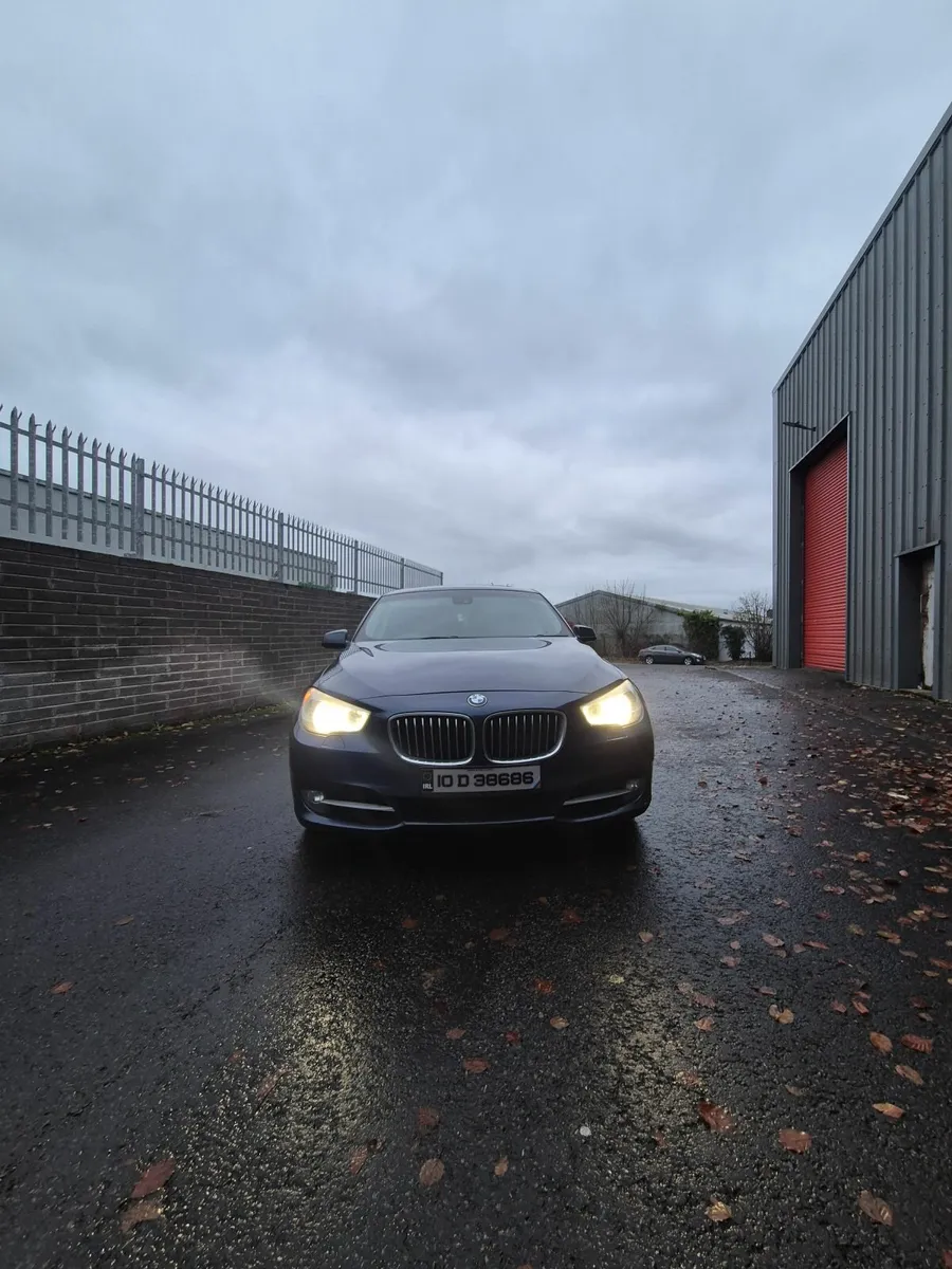 BMW 5-Series 2010 - Image 1