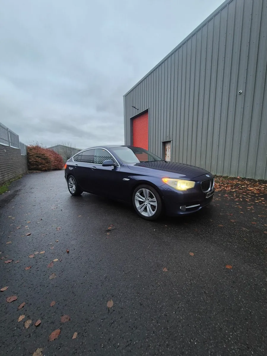 BMW 5-Series 2010 - Image 3