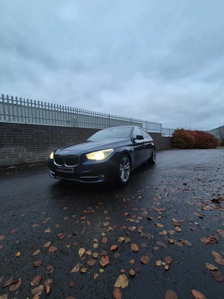 BMW 5-Series 2010 - Image 4