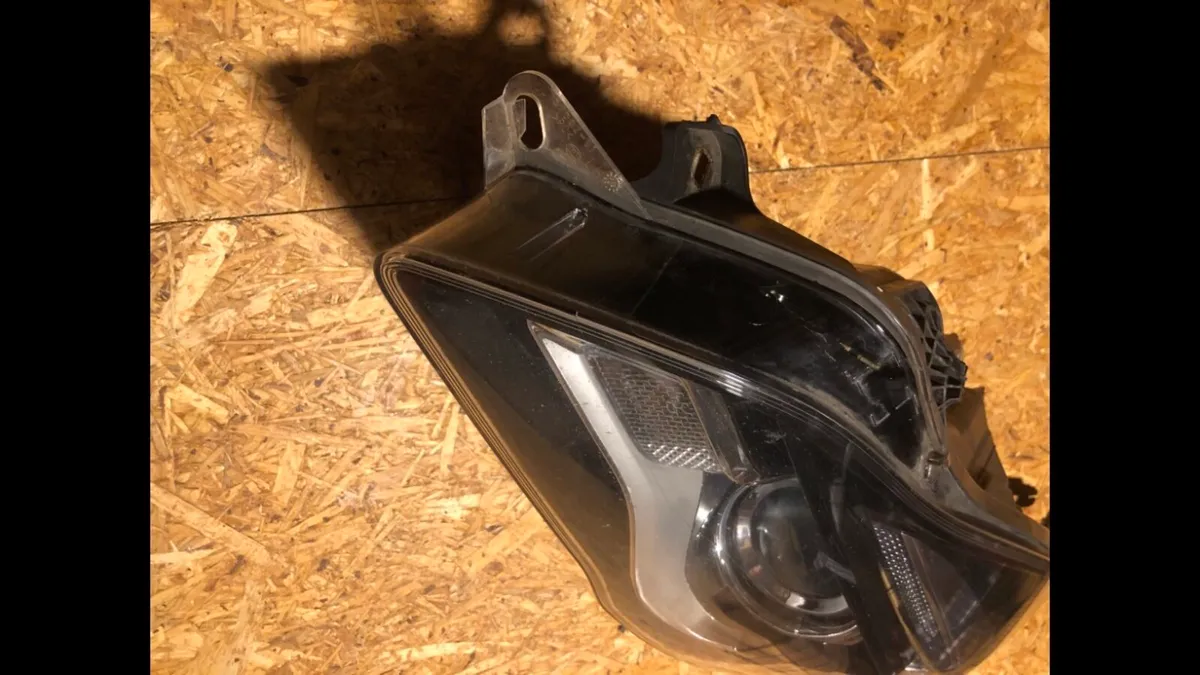 Insignia Headlight-left passenger side - Image 4