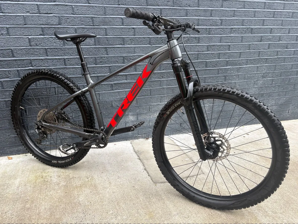 Trek Roscoe 6 Hardtail MTB - Image 1