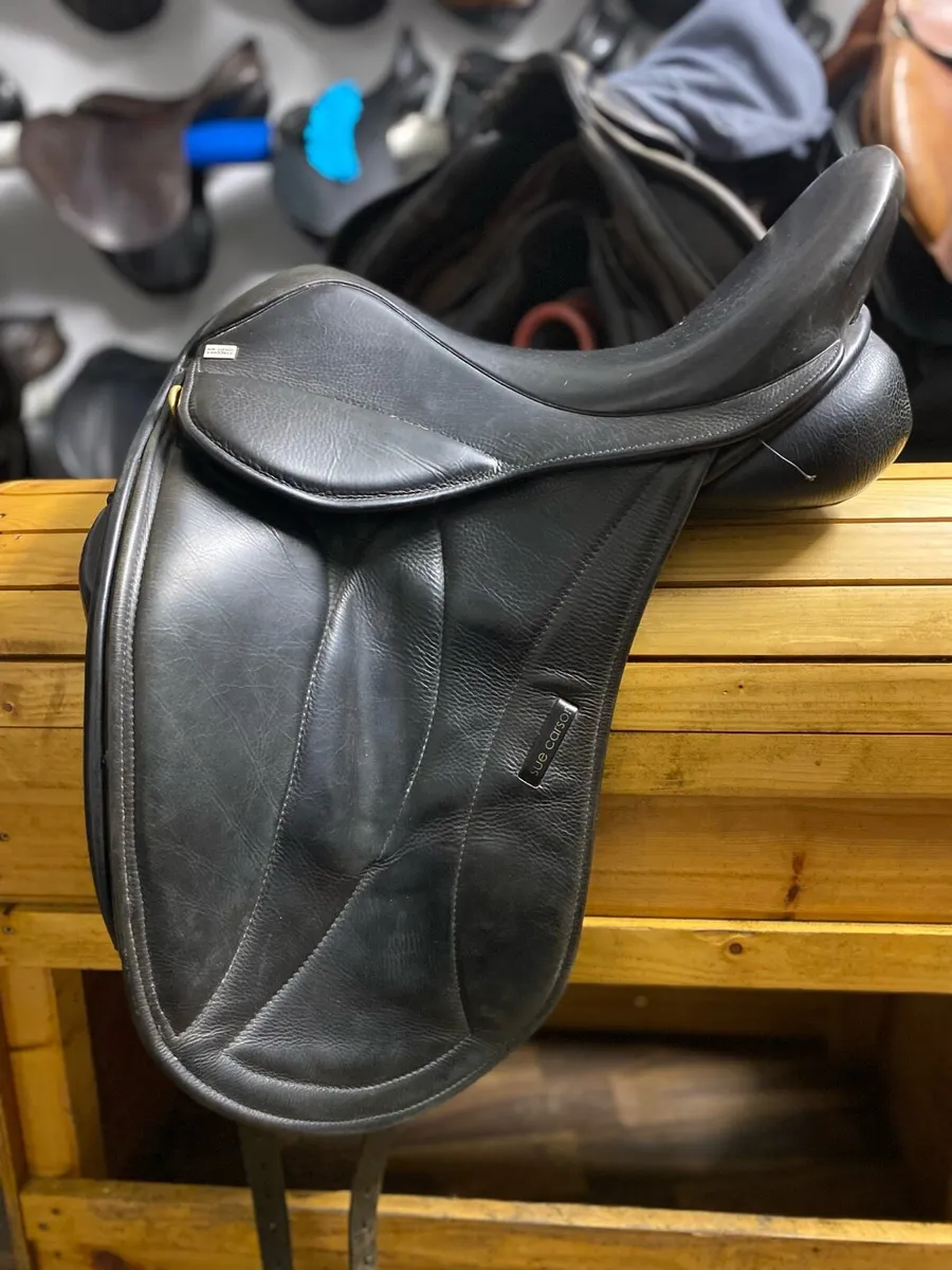 Sue Carson black Leather dressage saddle - Image 2