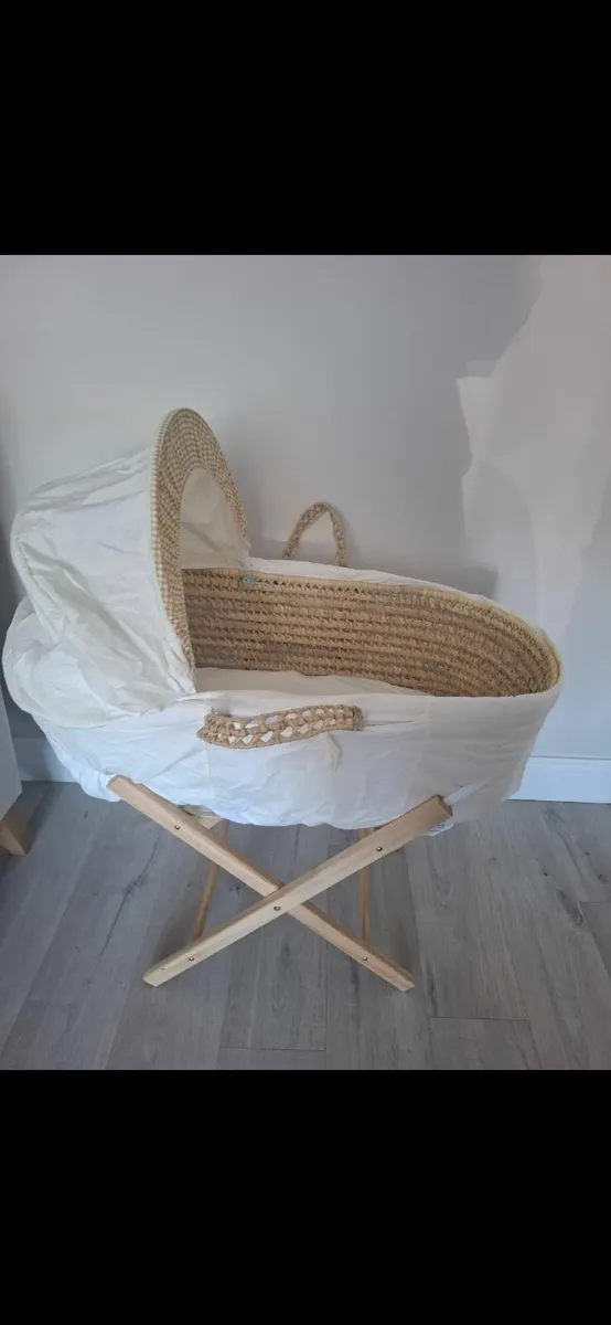 Moses basket & Stand - Image 1