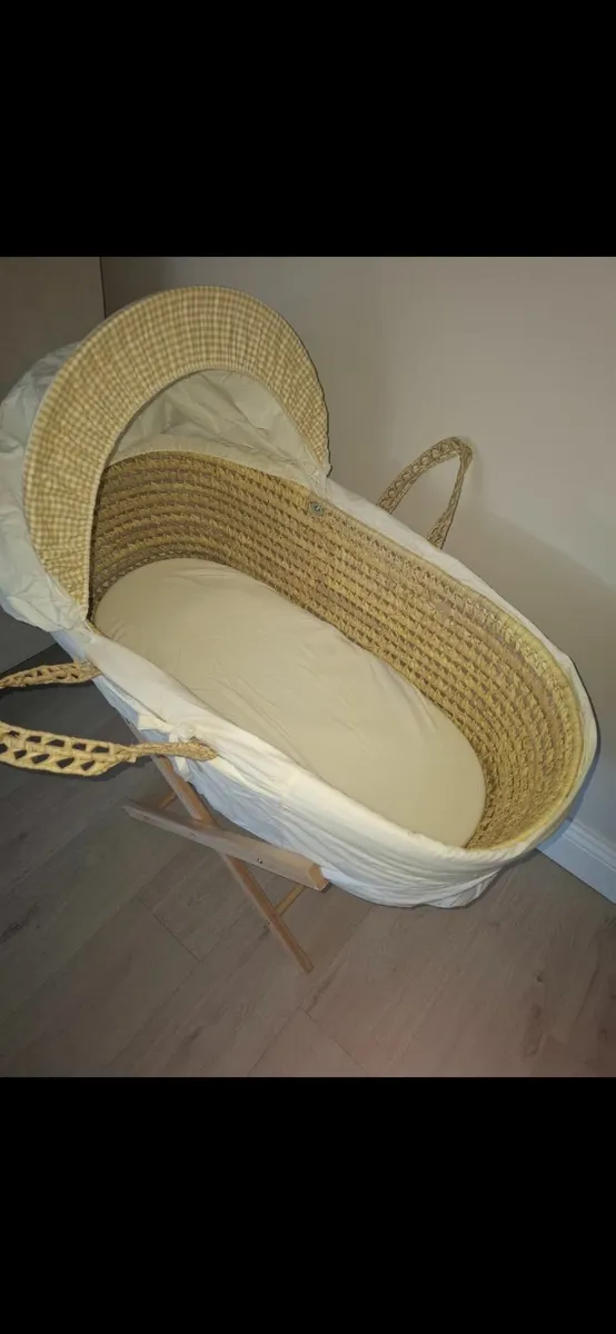 Moses basket & Stand - Image 2