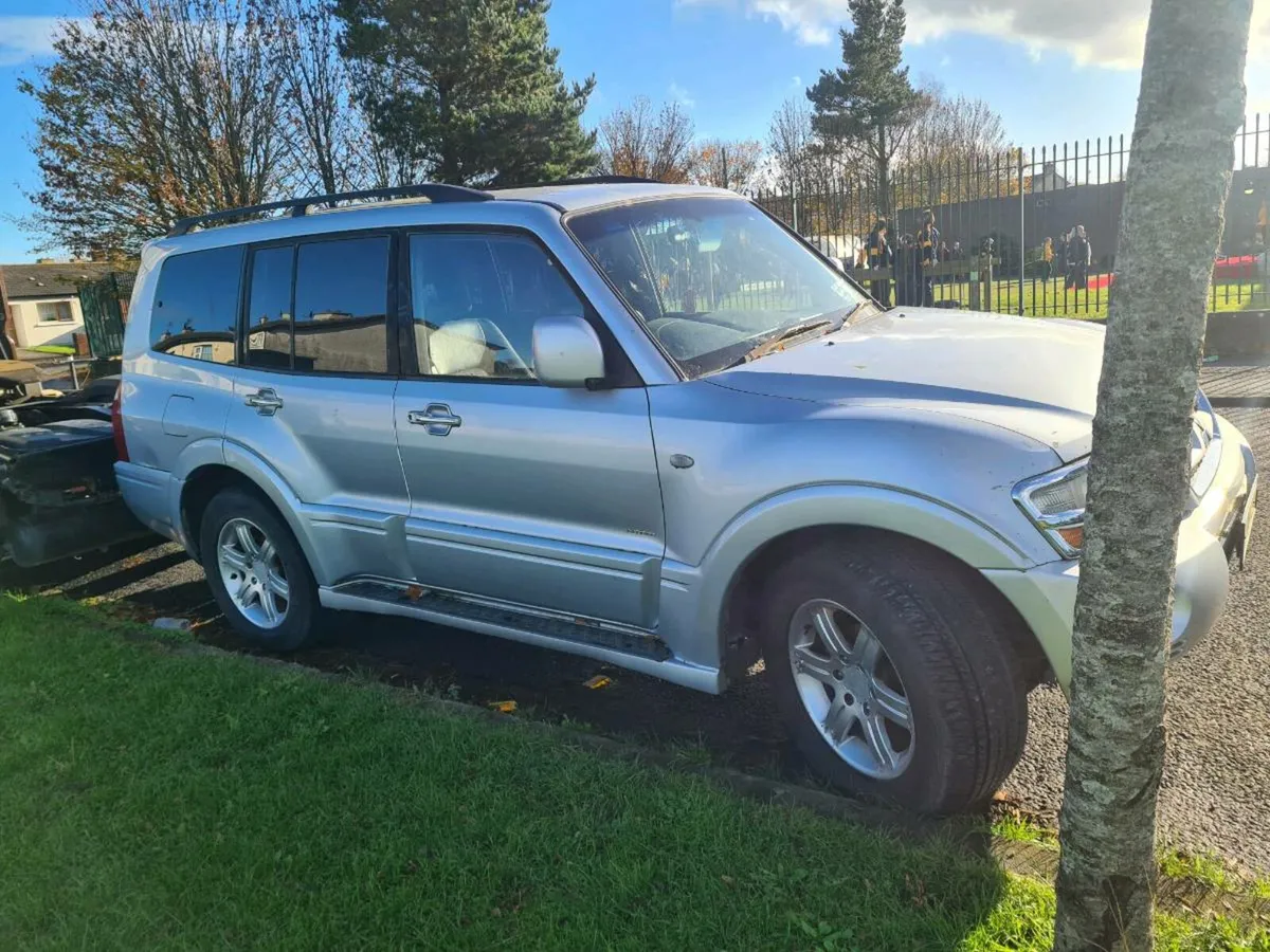Mitsubishi  pajero 3.2 - Image 2