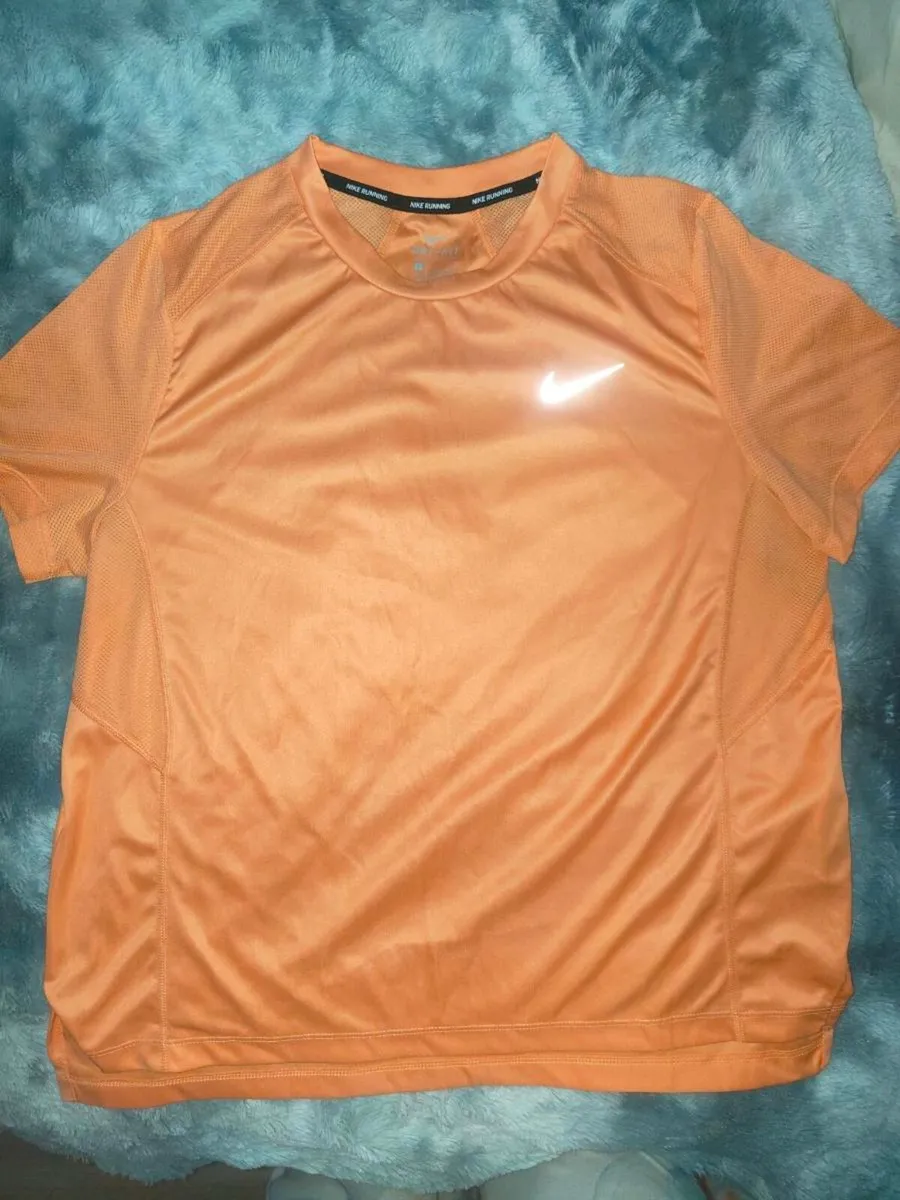 Nike t-shirt - Image 1