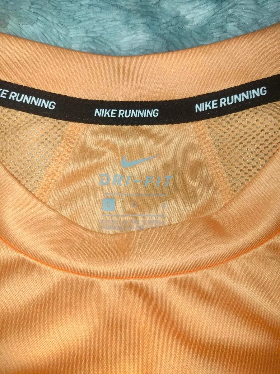 Nike t-shirt - Image 2