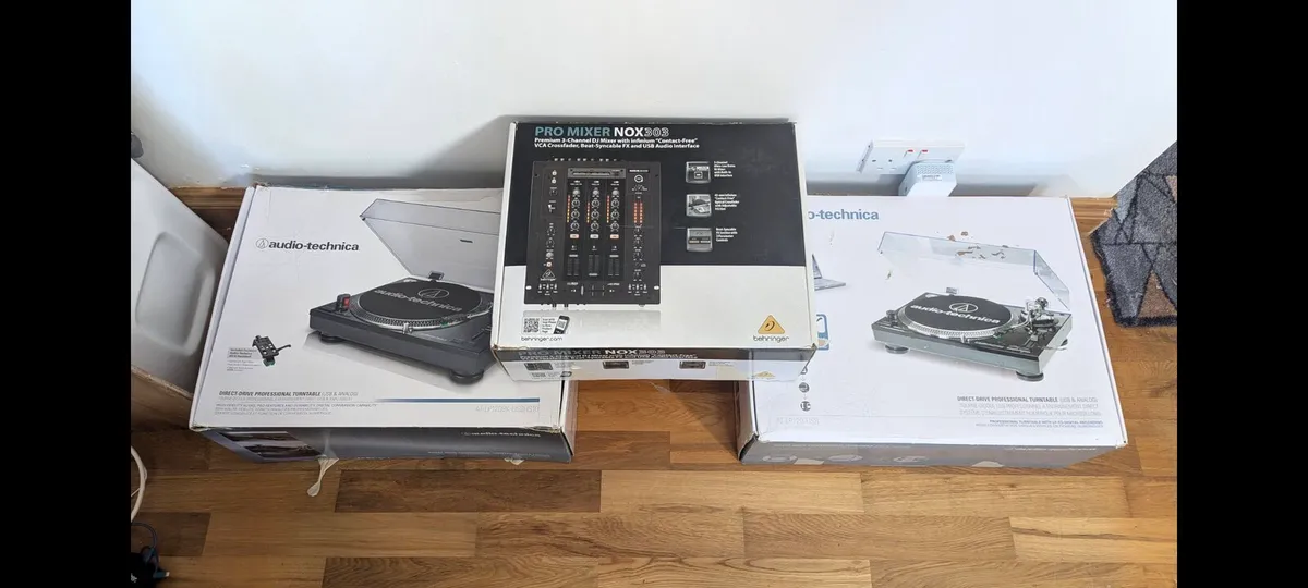 Vinyl DJ Setup (2 Turntables and Mixer)