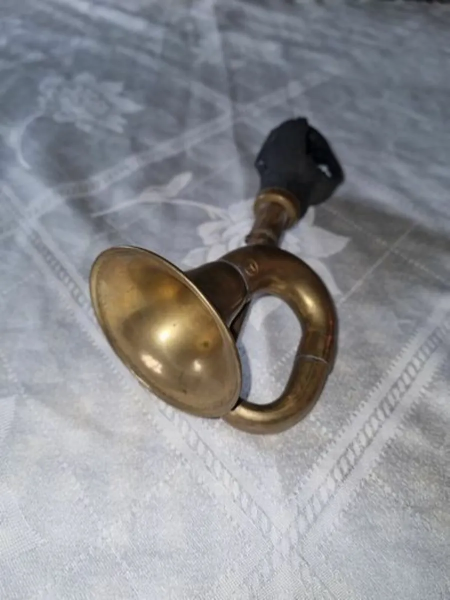 Old brass Mercedes car horn - Image 4