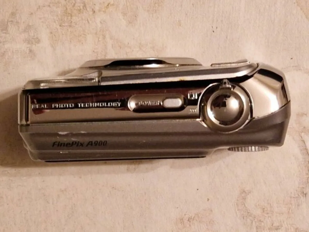 Fujifilm Finepix A900 9 MP Digital Camera - Image 2
