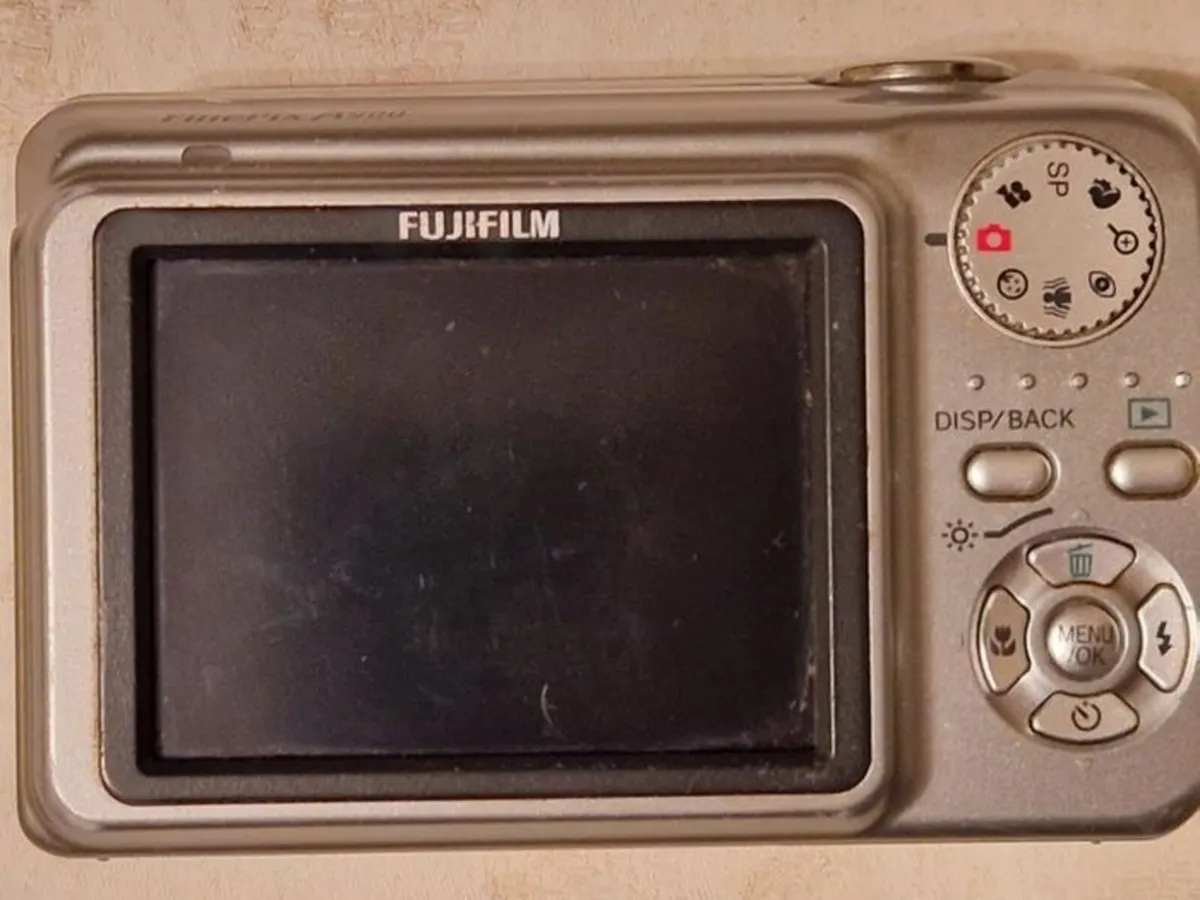 Fujifilm Finepix A900 9 MP Digital Camera - Image 3