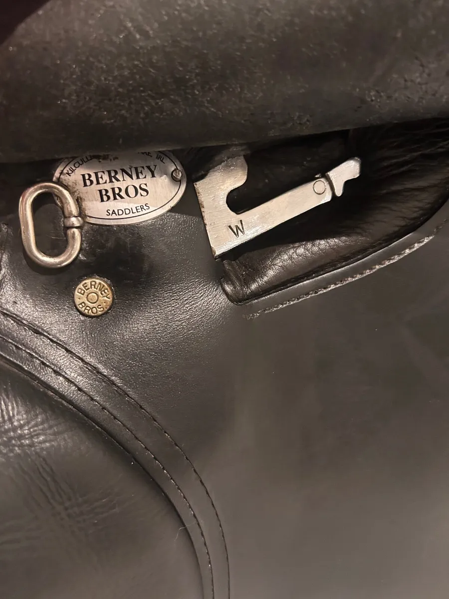 Berney Grand Prix International Jump Saddle - Image 3