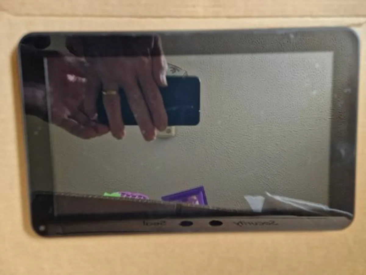 VERSUS VS TOUCHTAB 9, 8GB in excellent condition - Image 4