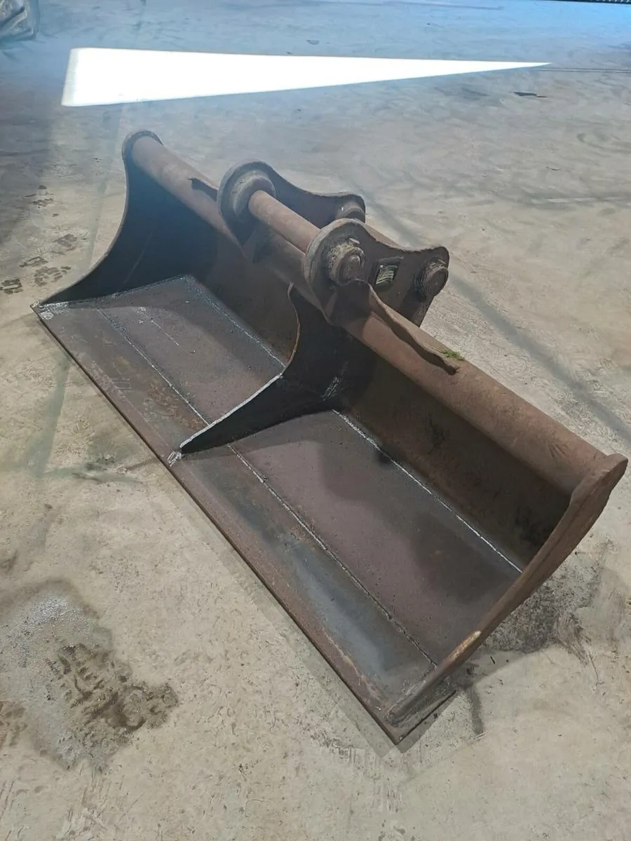 Digger buckets 65mm pins - Image 1