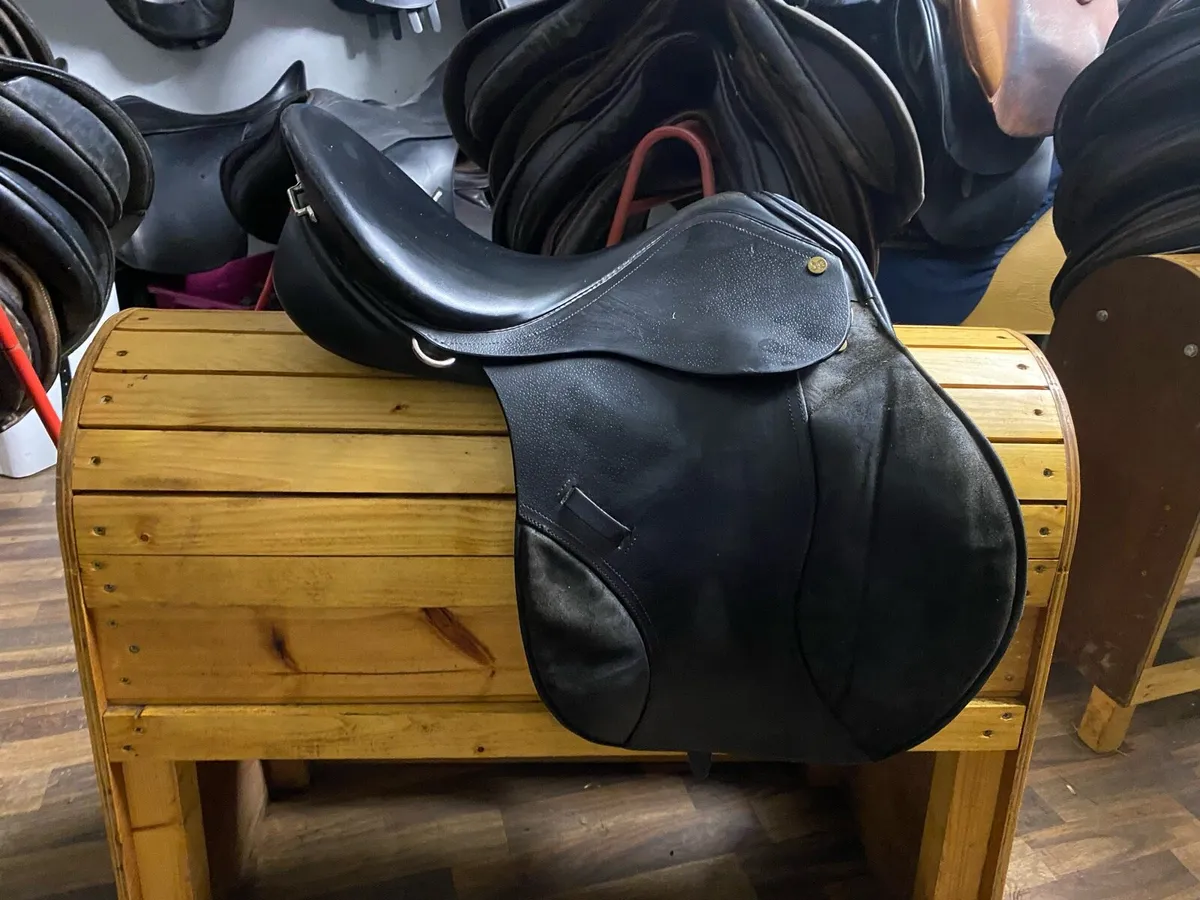 JC 17” wide black Leather saddle - Image 1