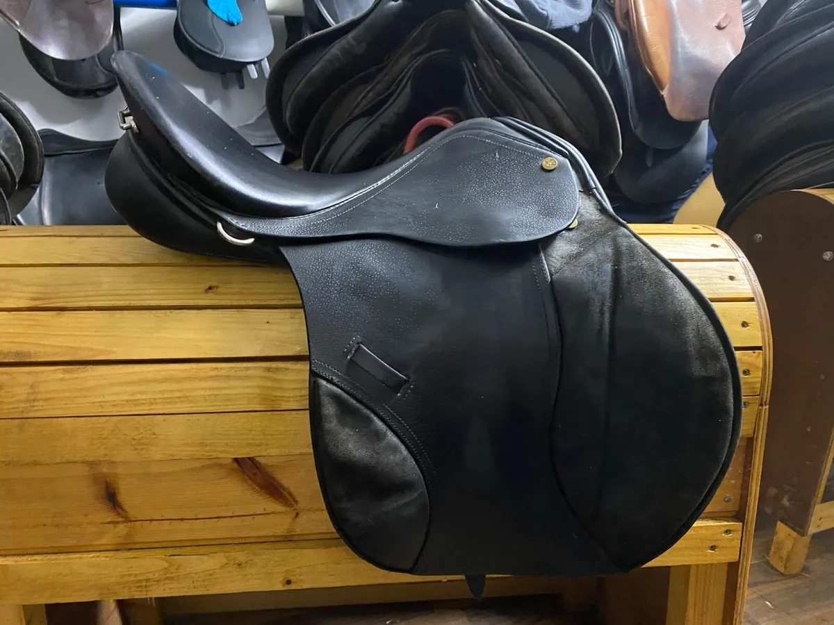 JC 17” wide black Leather saddle - Image 2