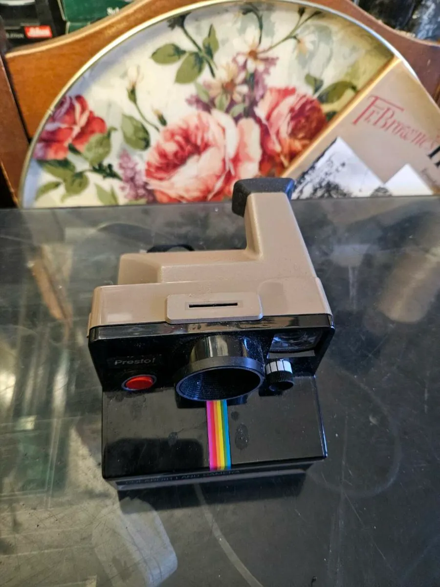 Vintage Polaroid Camera - Image 3
