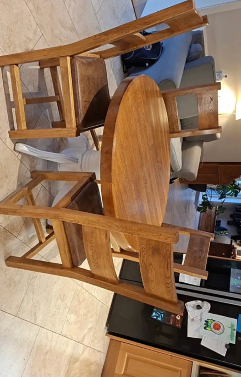 Oak table and chairs - Image 1