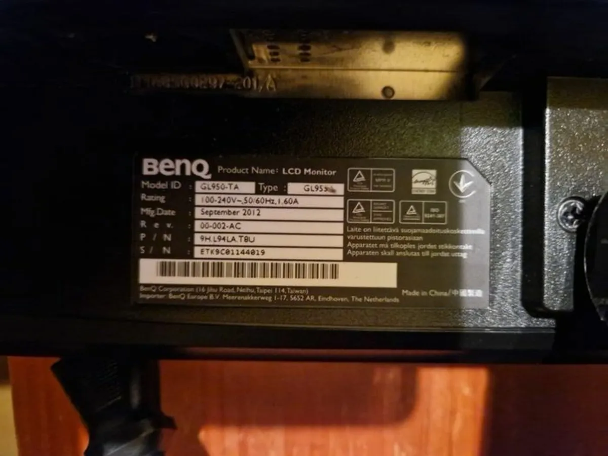 BENQ 19" Monitor in excellent condition - Image 2